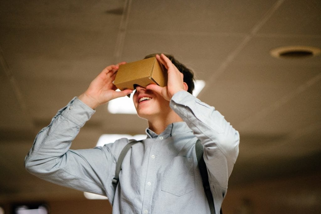 Student_Using_VR_To_Explore_University_3D_Tour